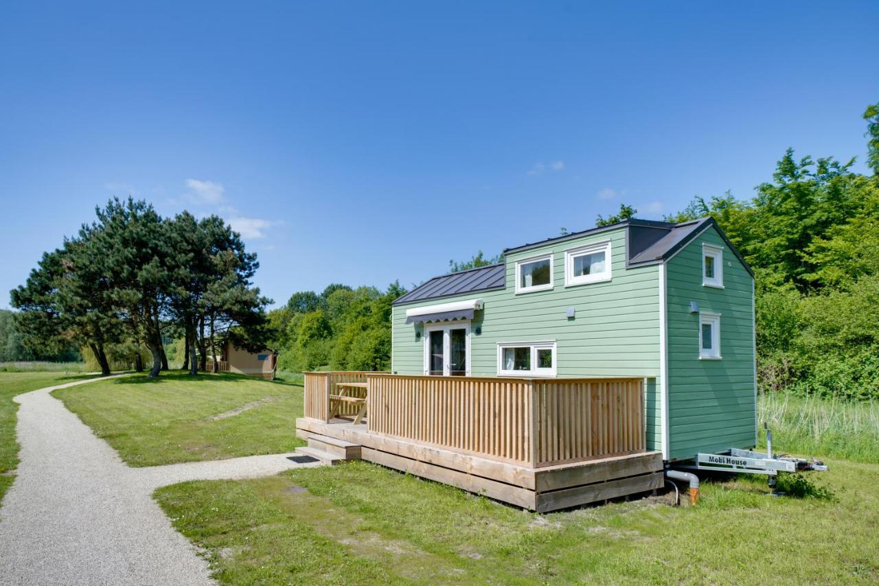Green Tiny House With Shared Pool Zeewolde Eksteriør bilde