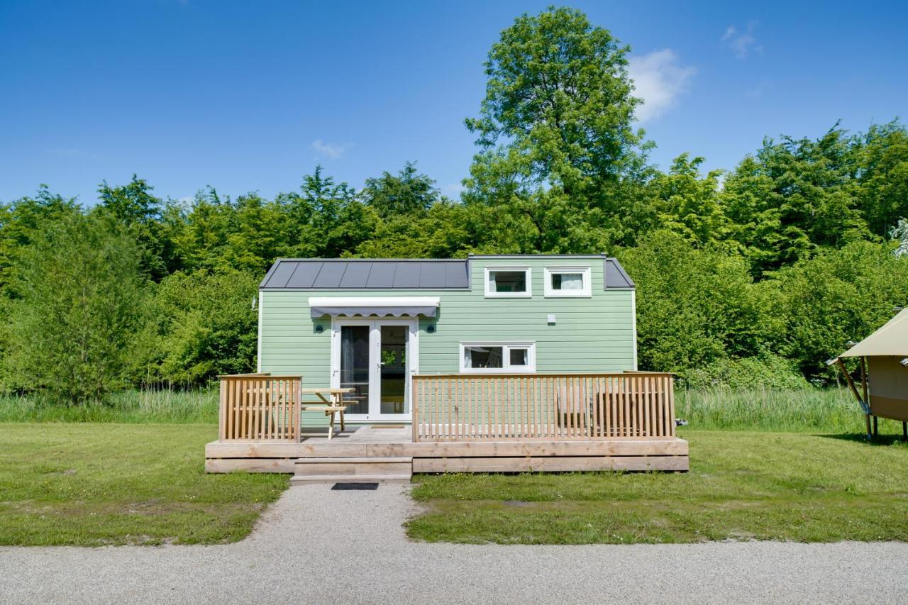 Green Tiny House With Shared Pool Zeewolde Eksteriør bilde