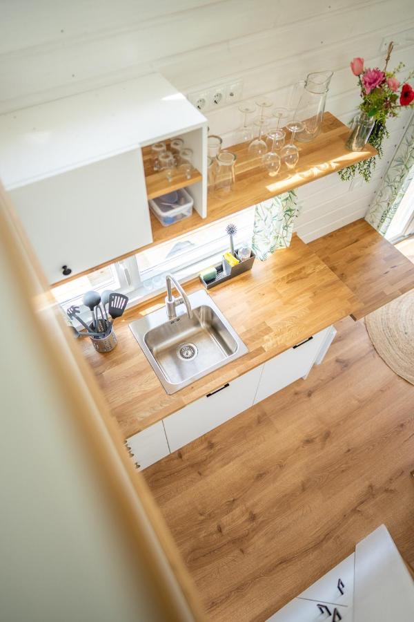 Green Tiny House With Shared Pool Zeewolde Eksteriør bilde