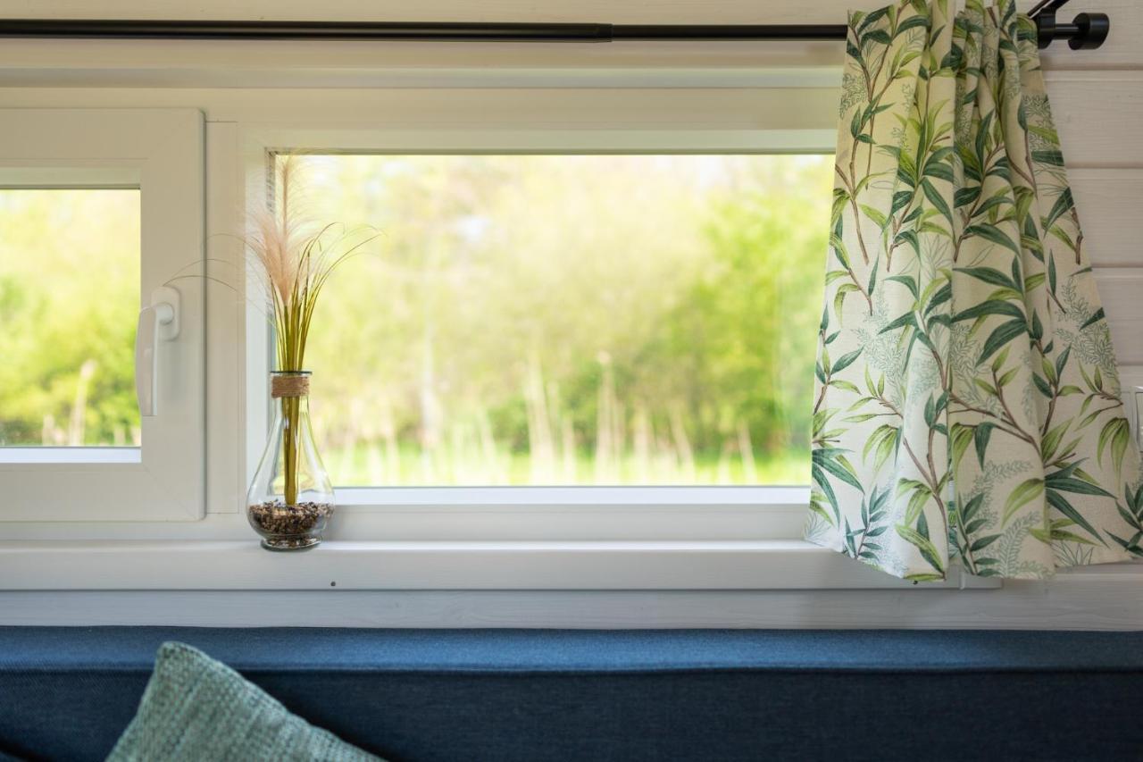 Green Tiny House With Shared Pool Zeewolde Eksteriør bilde